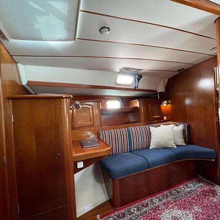 Beautiful And Comfortable Sailboat With Secure Parking Available Barcelona Exterior photo