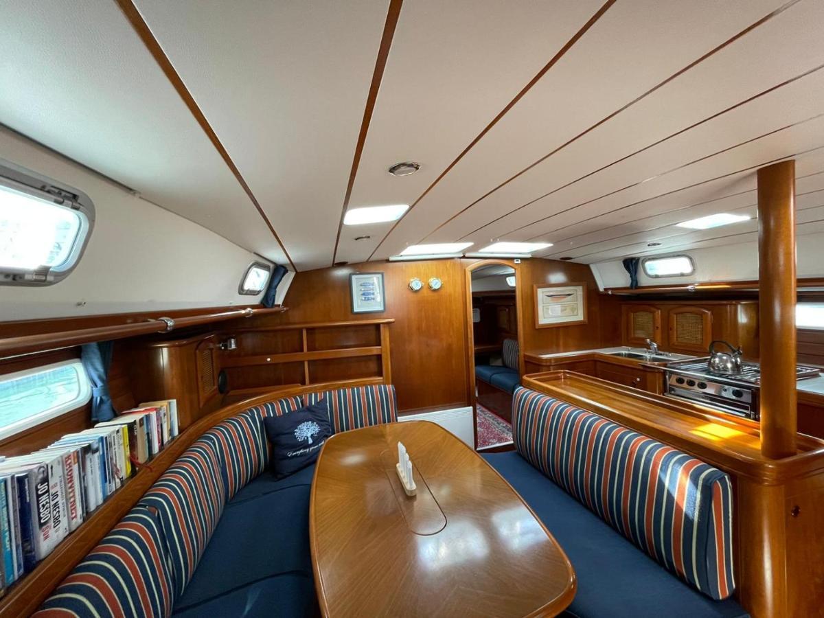 Beautiful And Comfortable Sailboat With Secure Parking Available Barcelona Exterior photo
