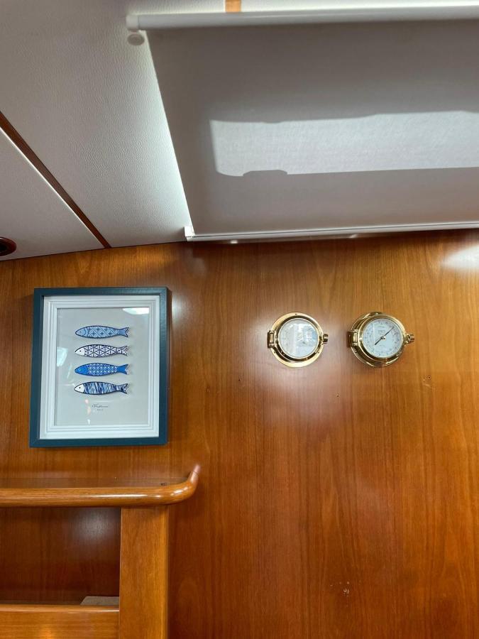Beautiful And Comfortable Sailboat With Secure Parking Available Barcelona Exterior photo