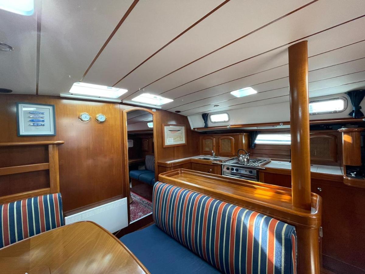 Beautiful And Comfortable Sailboat With Secure Parking Available Barcelona Exterior photo