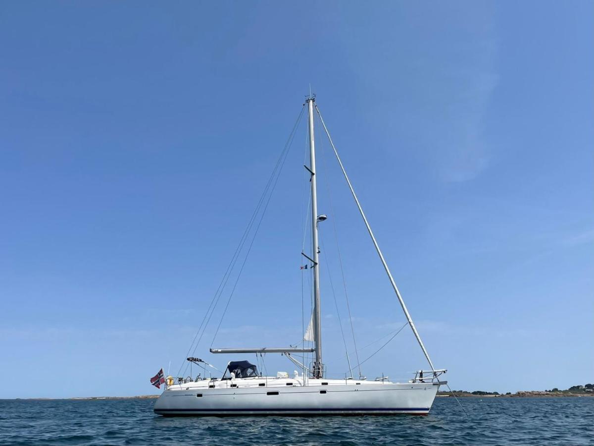 Beautiful And Comfortable Sailboat With Secure Parking Available Barcelona Exterior photo