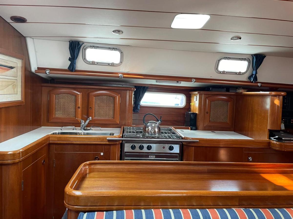 Beautiful And Comfortable Sailboat With Secure Parking Available Barcelona Exterior photo