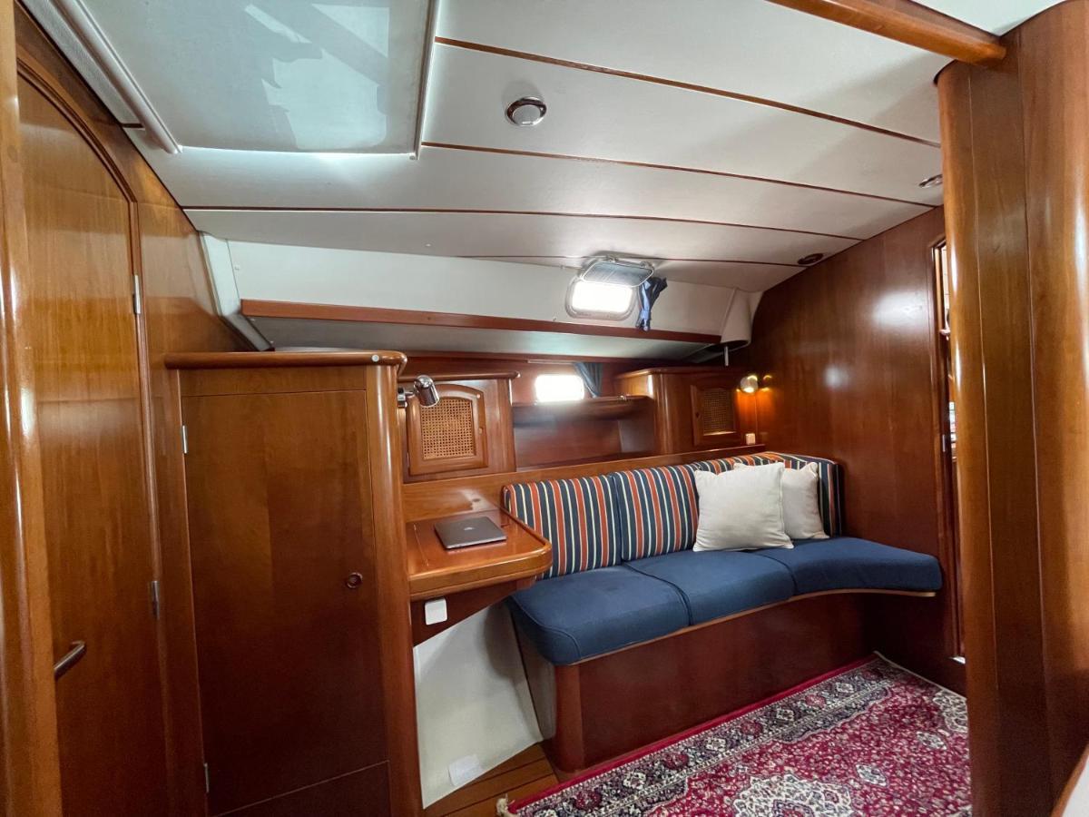 Beautiful And Comfortable Sailboat With Secure Parking Available Barcelona Exterior photo
